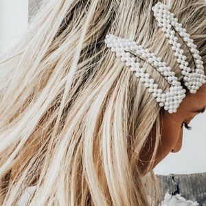 Four pearl clips